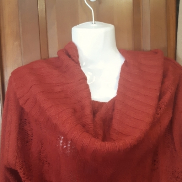 💃Woman's warm side street red turtle neck/cowl long sleeve sweater 💃 - Picture 5 of 9